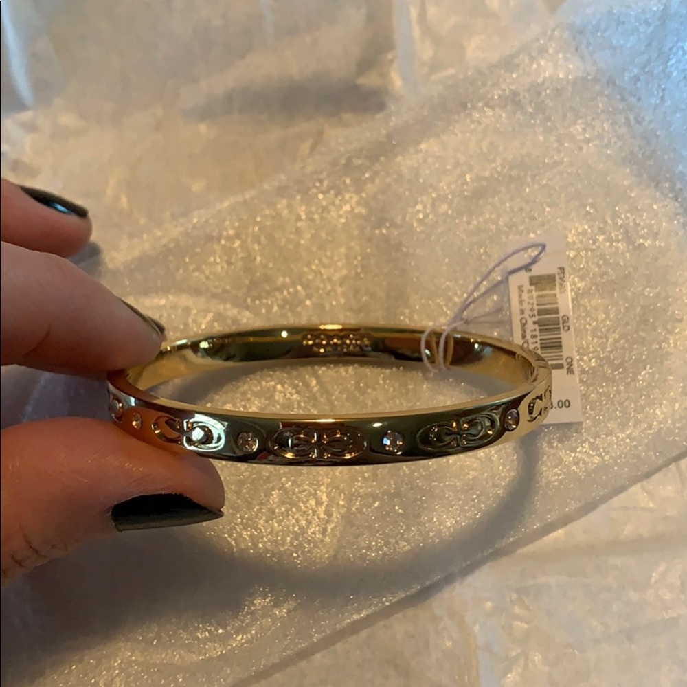 Kissing C Hinged Bangle